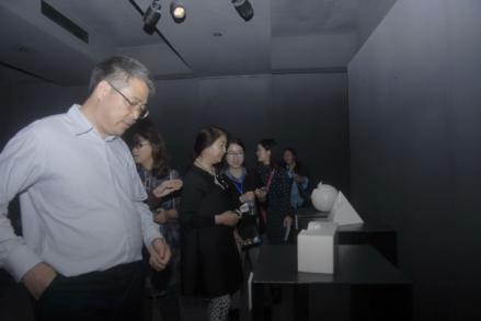 “领略雕艺·感怀匠心”——全国晚报总编辑（记者）走进鼎